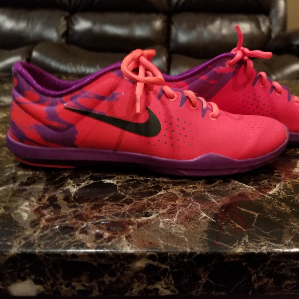 Nike Musique Shoes Size 7